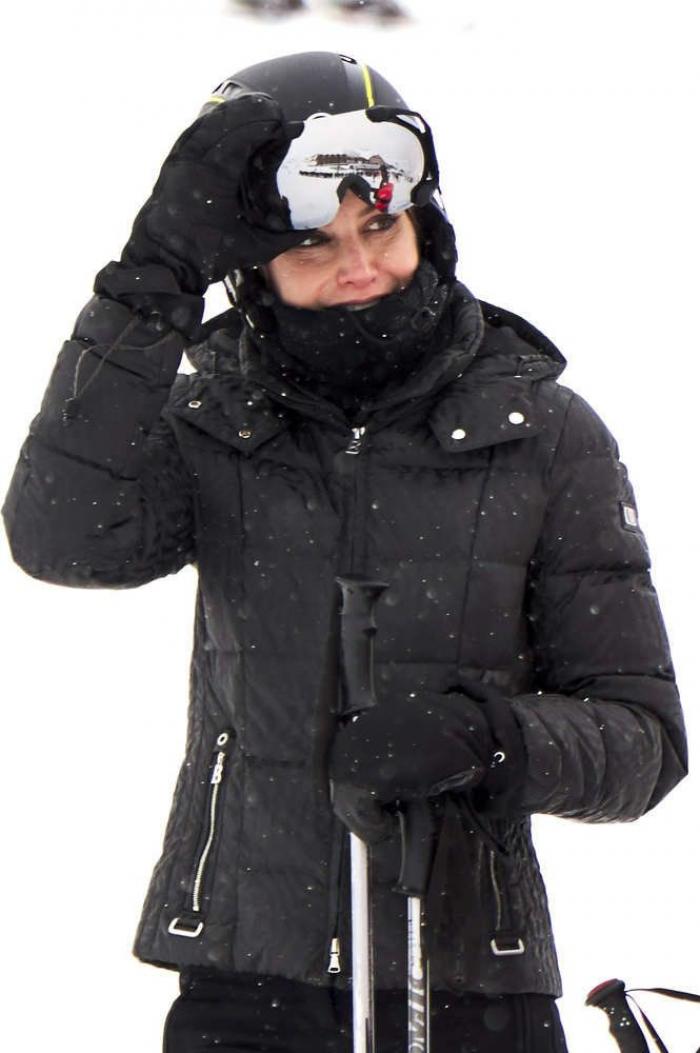 La reina Letizia recicla una falda de hace 13 años