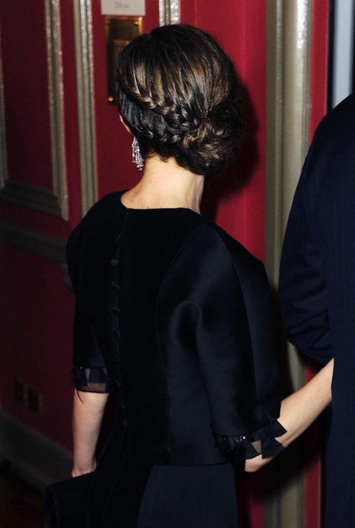 La reina Letizia recicla una falda de hace 13 años