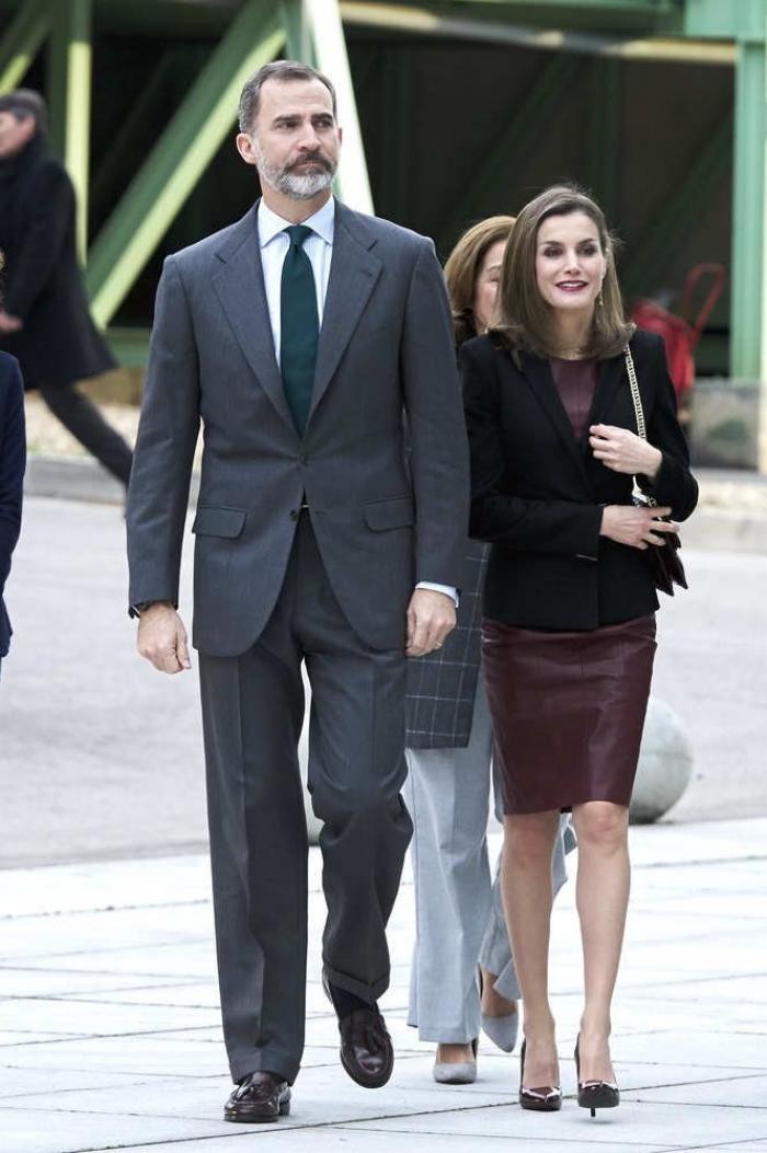 La reina Letizia recicla una falda de hace 13 años