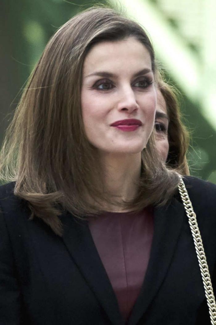 La reina Letizia recicla una falda de hace 13 años