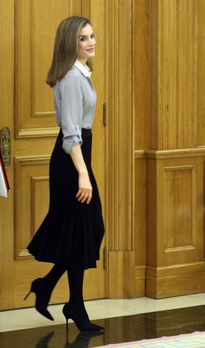 La reina Letizia recicla una falda de hace 13 años