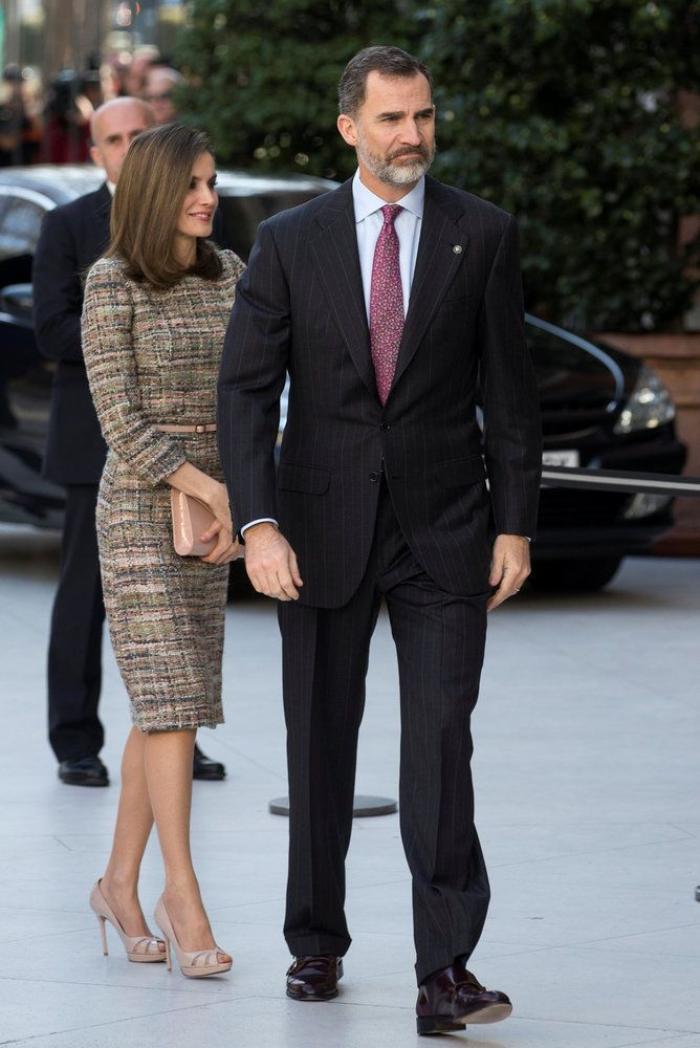 La reina Letizia recicla una falda de hace 13 años