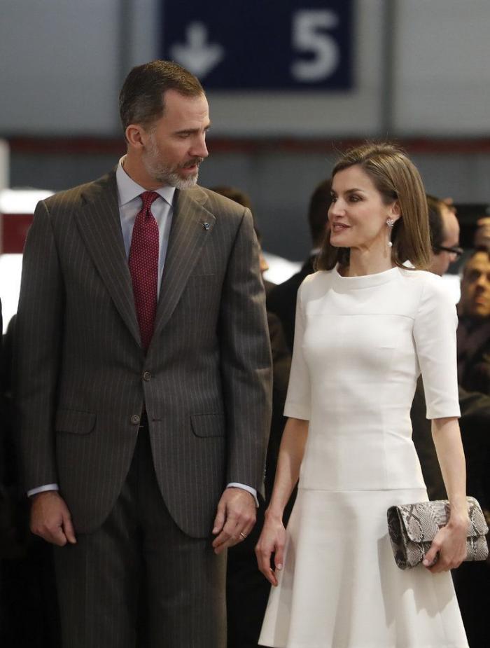 La reina Letizia recicla una falda de hace 13 años