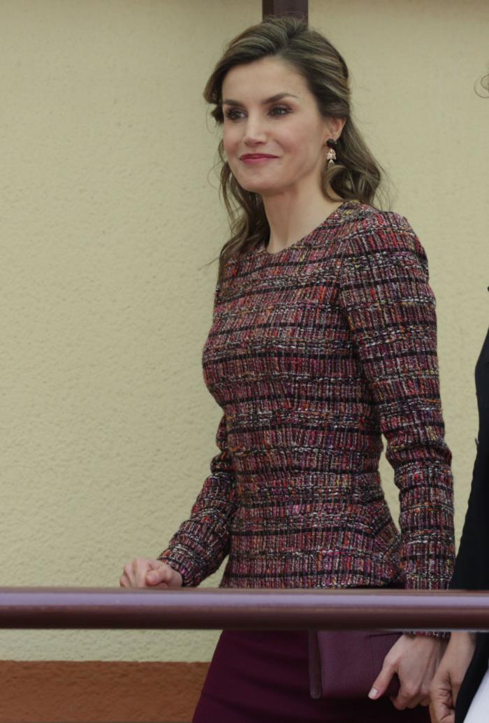 La reina Letizia recicla una falda de hace 13 años