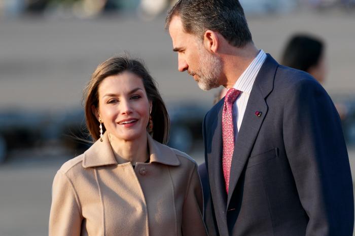 La reina Letizia recicla una falda de hace 13 años