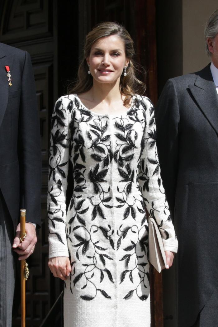 La reina Letizia recicla una falda de hace 13 años