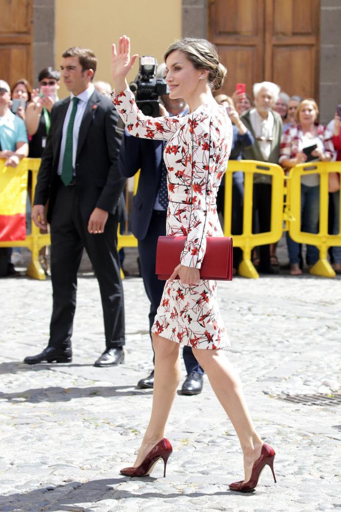 La reina Letizia recicla una falda de hace 13 años