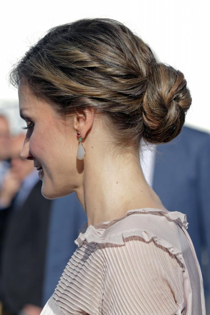 La reina Letizia recicla una falda de hace 13 años