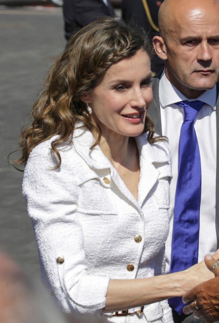 La reina Letizia recicla una falda de hace 13 años