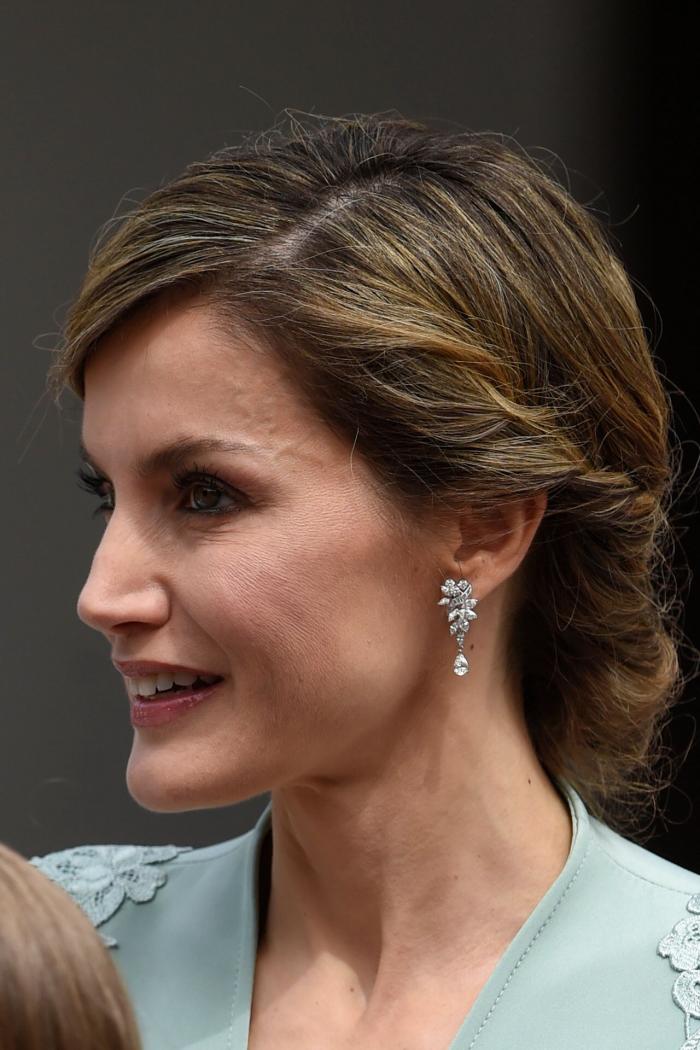 La reina Letizia recicla una falda de hace 13 años