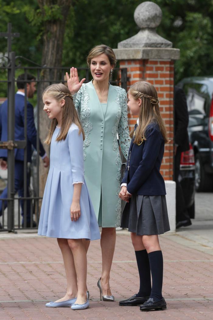 La reina Letizia recicla una falda de hace 13 años