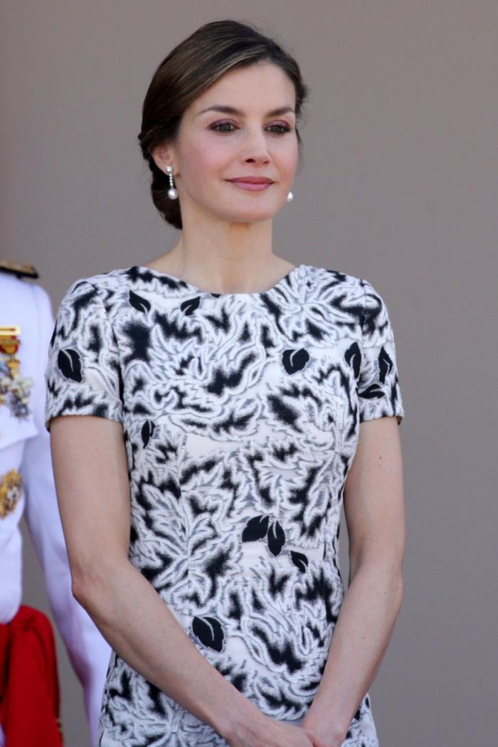 La reina Letizia recicla una falda de hace 13 años