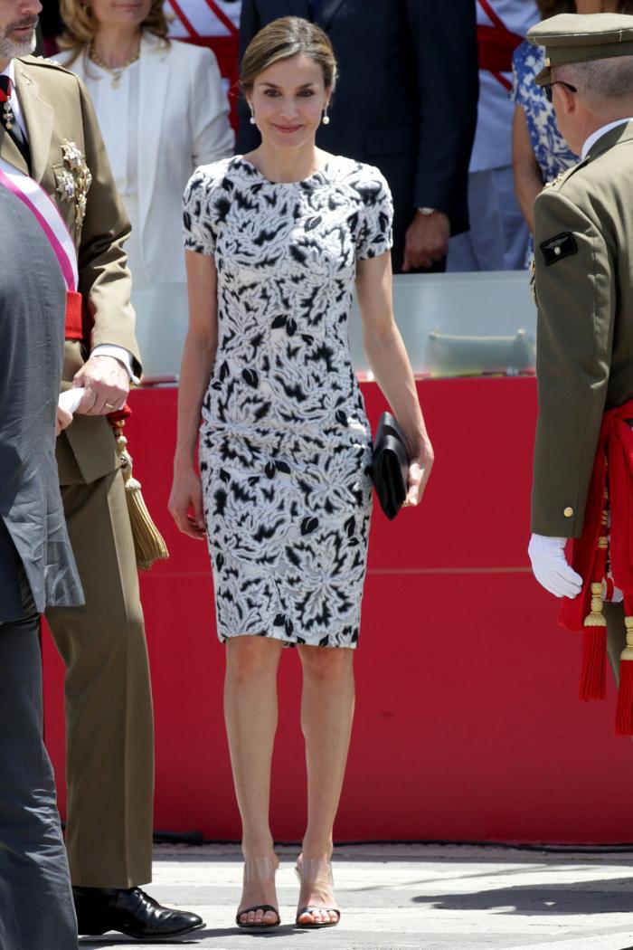 La reina Letizia recicla una falda de hace 13 años