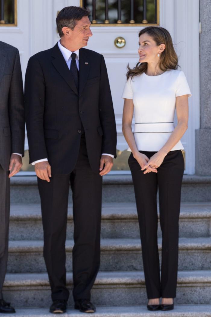 La reina Letizia recicla una falda de hace 13 años