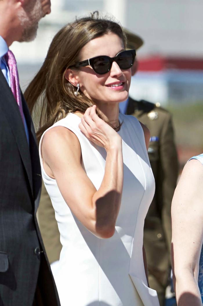 La reina Letizia recicla una falda de hace 13 años