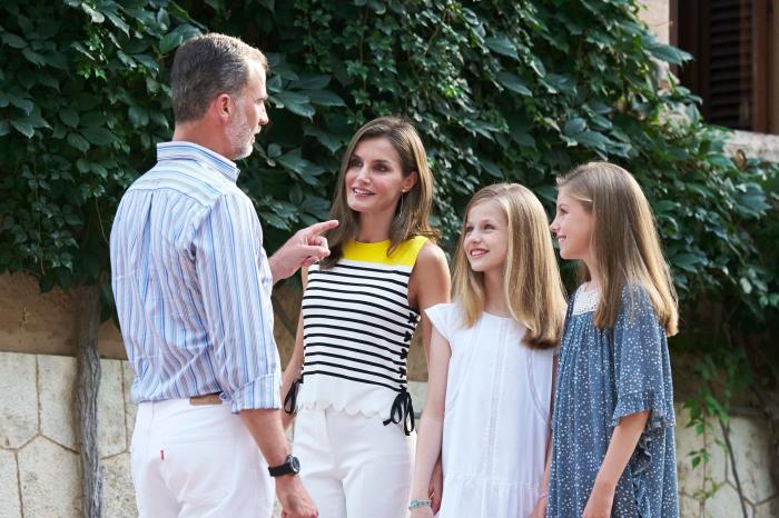 La reina Letizia recicla una falda de hace 13 años