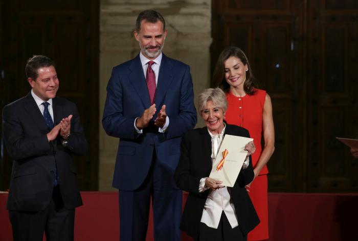 La reina Letizia recicla una falda de hace 13 años