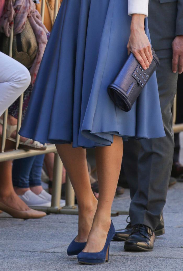 La reina Letizia recicla una falda de hace 13 años