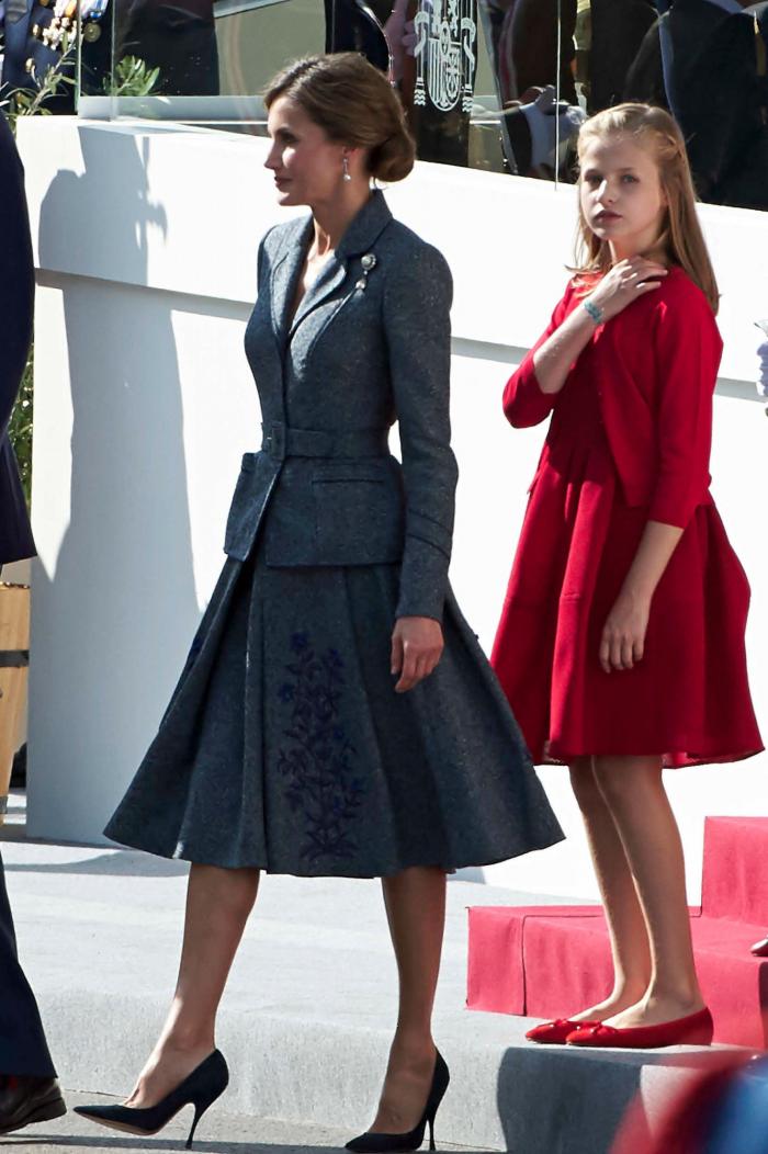 La reina Letizia recicla una falda de hace 13 años