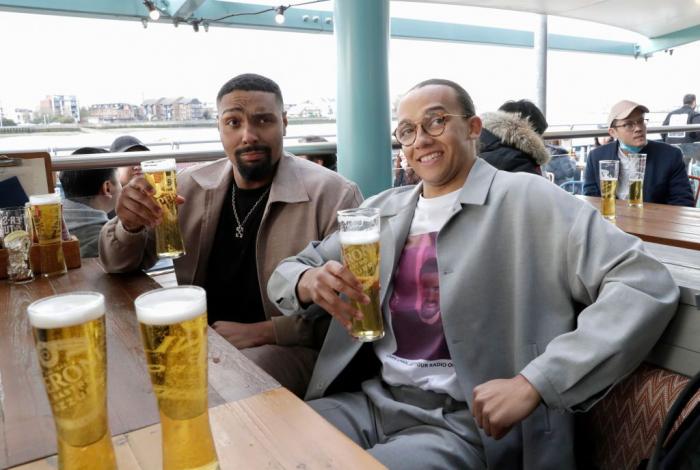 La mascarilla y el certificado covid dejan de ser obligatorios en Reino Unido