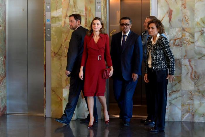 La reina Letizia recicla una falda de hace 13 años