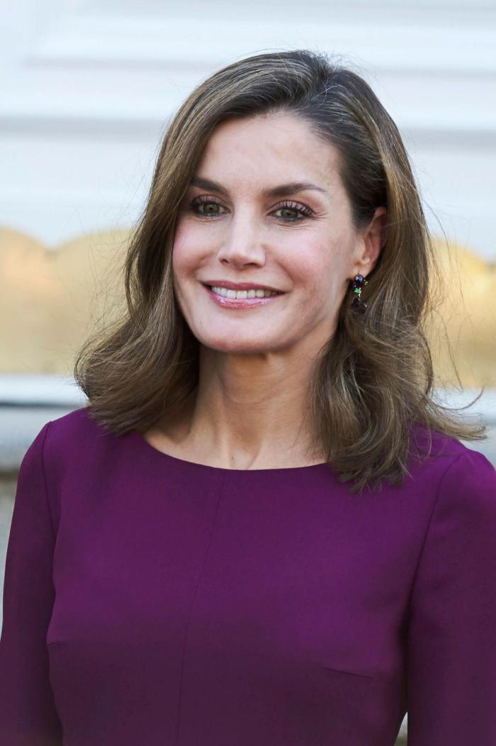La reina Letizia recicla una falda de hace 13 años