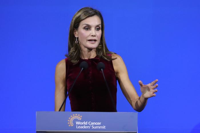 La reina Letizia recicla una falda de hace 13 años