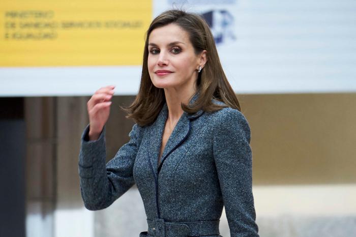 La reina Letizia recicla una falda de hace 13 años
