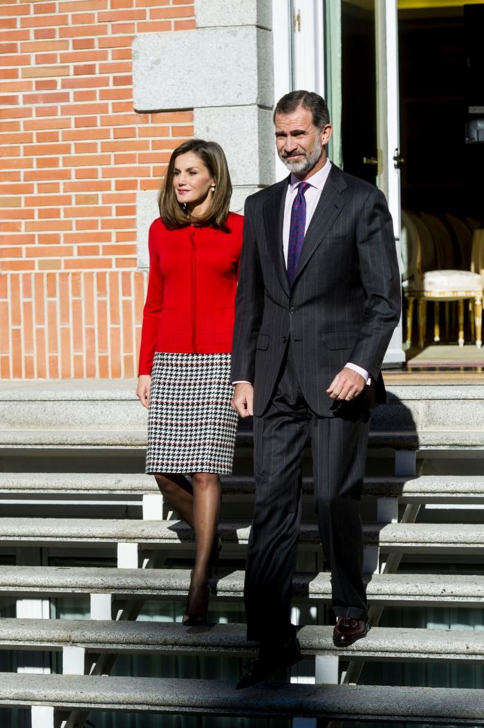 La reina Letizia recicla una falda de hace 13 años