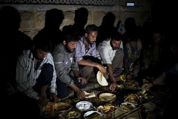 Al Arabiya confunde la foto del fotógrafo secuestrado en Siria con la de un líder de Podemos