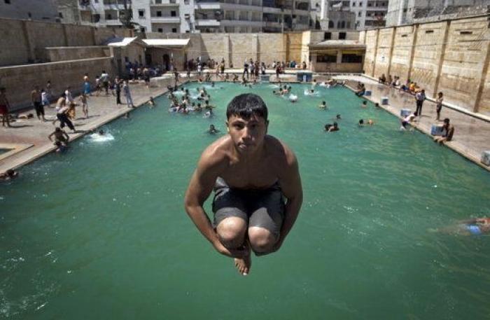 Al Arabiya confunde la foto del fotógrafo secuestrado en Siria con la de un líder de Podemos