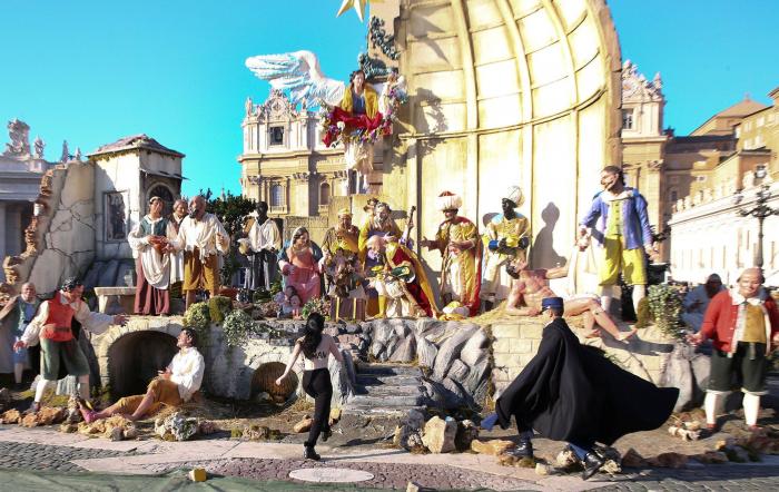 Una activista de Femen intenta llevarse al Niño Jesús del belén del Vaticano al grito de "Dios es mujer"