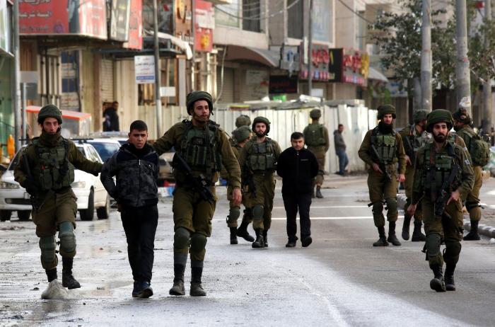 El Ejército israelí arresta a una menor palestina por abofetear a dos soldados