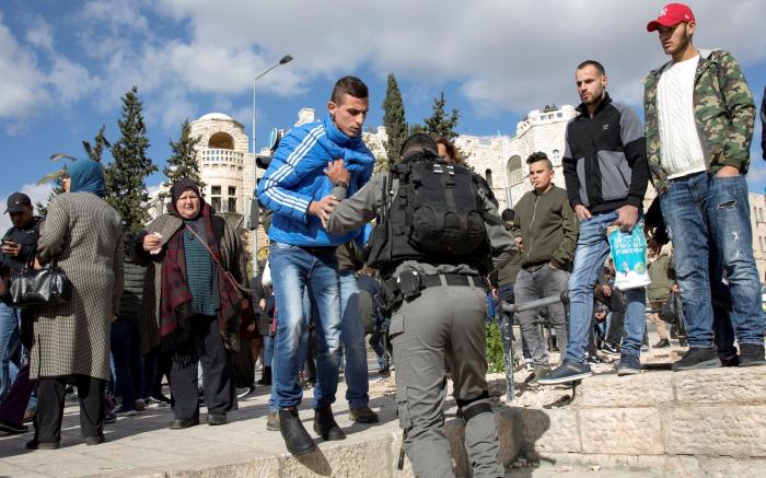 El Ejército israelí arresta a una menor palestina por abofetear a dos soldados