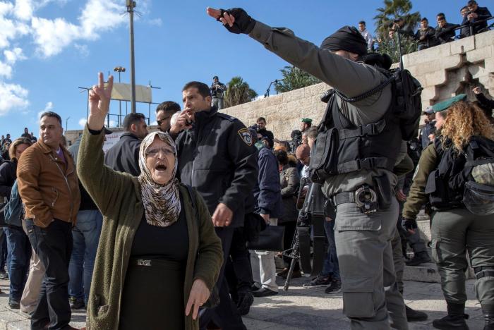 El Ejército israelí arresta a una menor palestina por abofetear a dos soldados