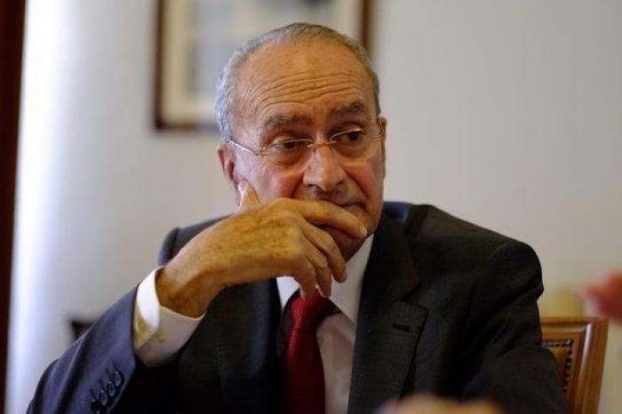 La Policía Local de Málaga multa el coche del alcalde De la Torre y se lo lleva con la grúa