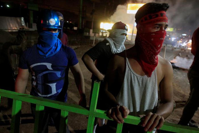 La calle arde en Honduras ante las sospechas de fraude electoral