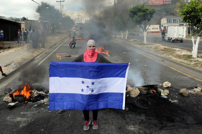 La calle arde en Honduras ante las sospechas de fraude electoral