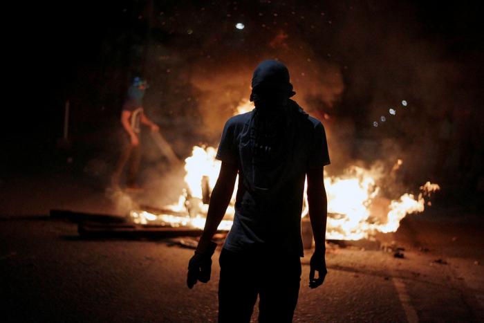 La calle arde en Honduras ante las sospechas de fraude electoral