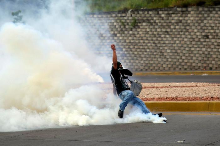 La calle arde en Honduras ante las sospechas de fraude electoral