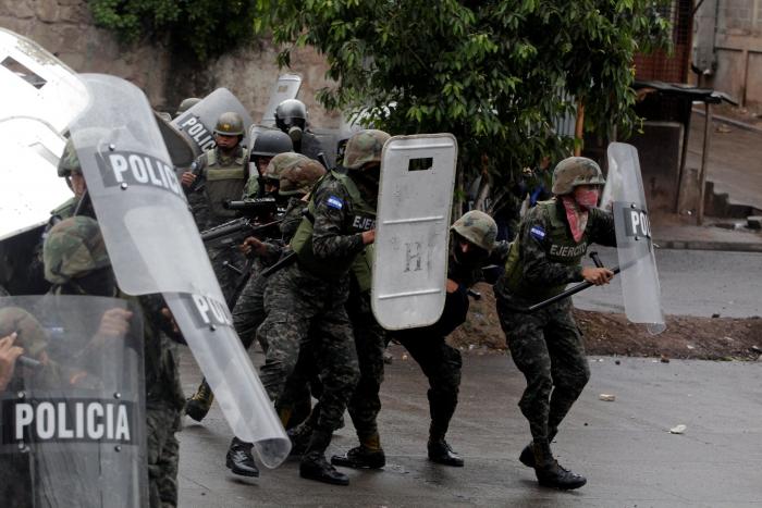 La calle arde en Honduras ante las sospechas de fraude electoral