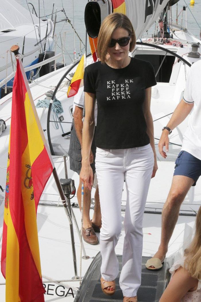 La felicitación navideña de los Reyes revela qué tienen en común Letizia y Leonor