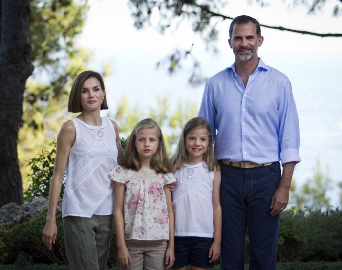 La felicitación navideña de los Reyes revela qué tienen en común Letizia y Leonor