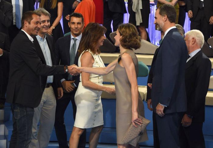 La felicitación navideña de los Reyes revela qué tienen en común Letizia y Leonor