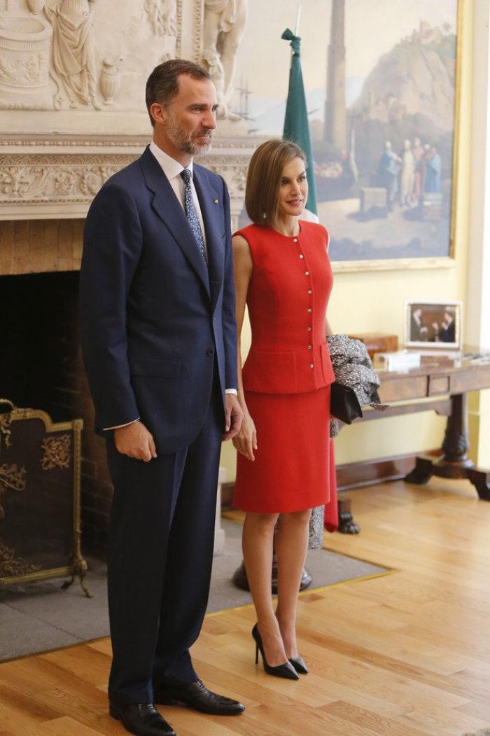 La felicitación navideña de los Reyes revela qué tienen en común Letizia y Leonor