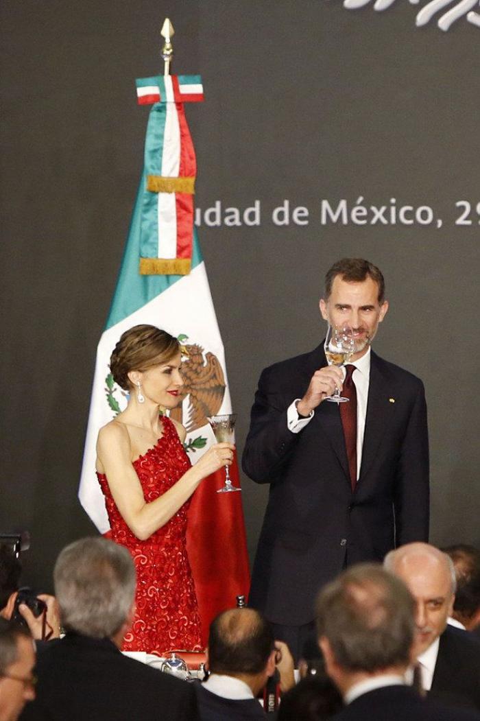 La felicitación navideña de los Reyes revela qué tienen en común Letizia y Leonor