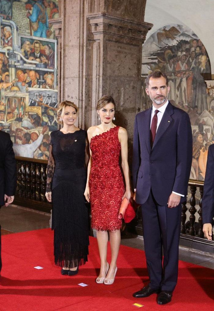La felicitación navideña de los Reyes revela qué tienen en común Letizia y Leonor