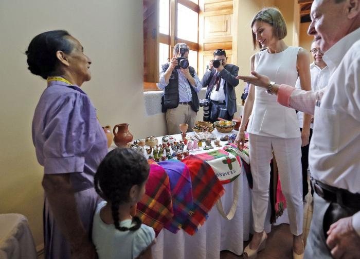 La felicitación navideña de los Reyes revela qué tienen en común Letizia y Leonor