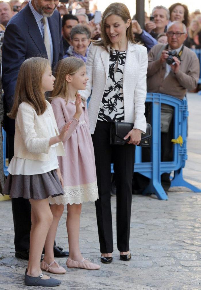 La felicitación navideña de los Reyes revela qué tienen en común Letizia y Leonor