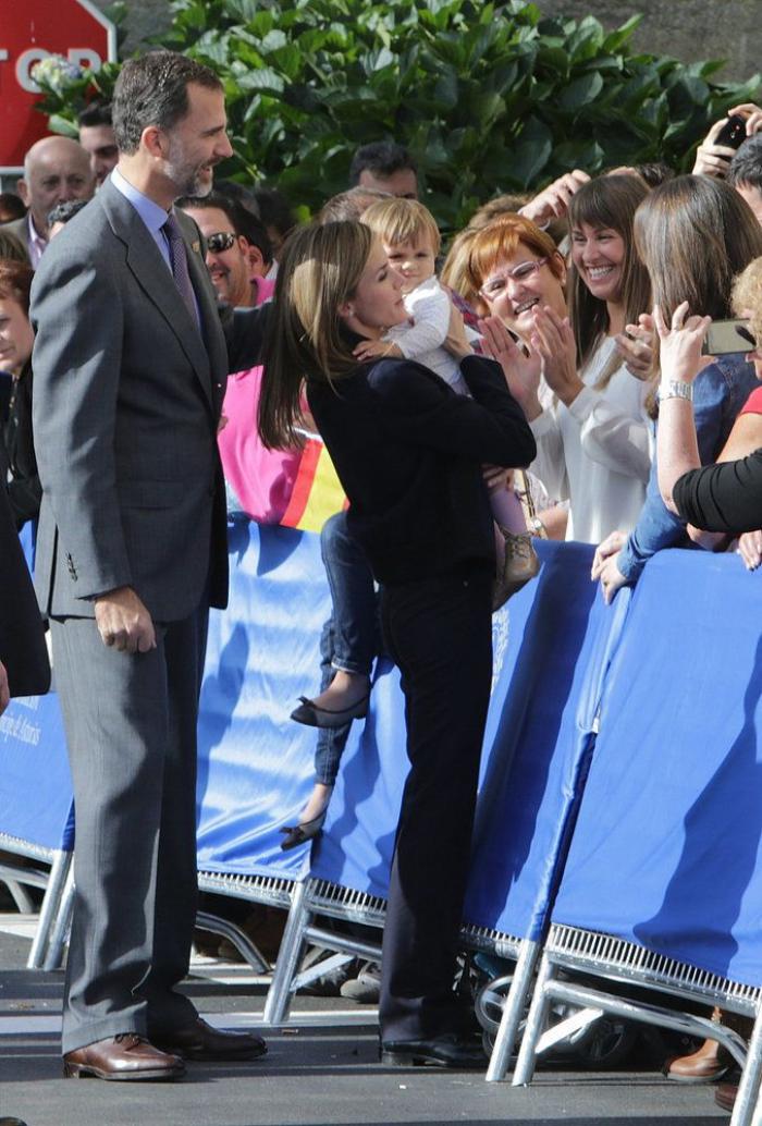 La felicitación navideña de los Reyes revela qué tienen en común Letizia y Leonor